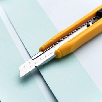 Deli Dar Maket Bıçağı 9 mm EDL009B