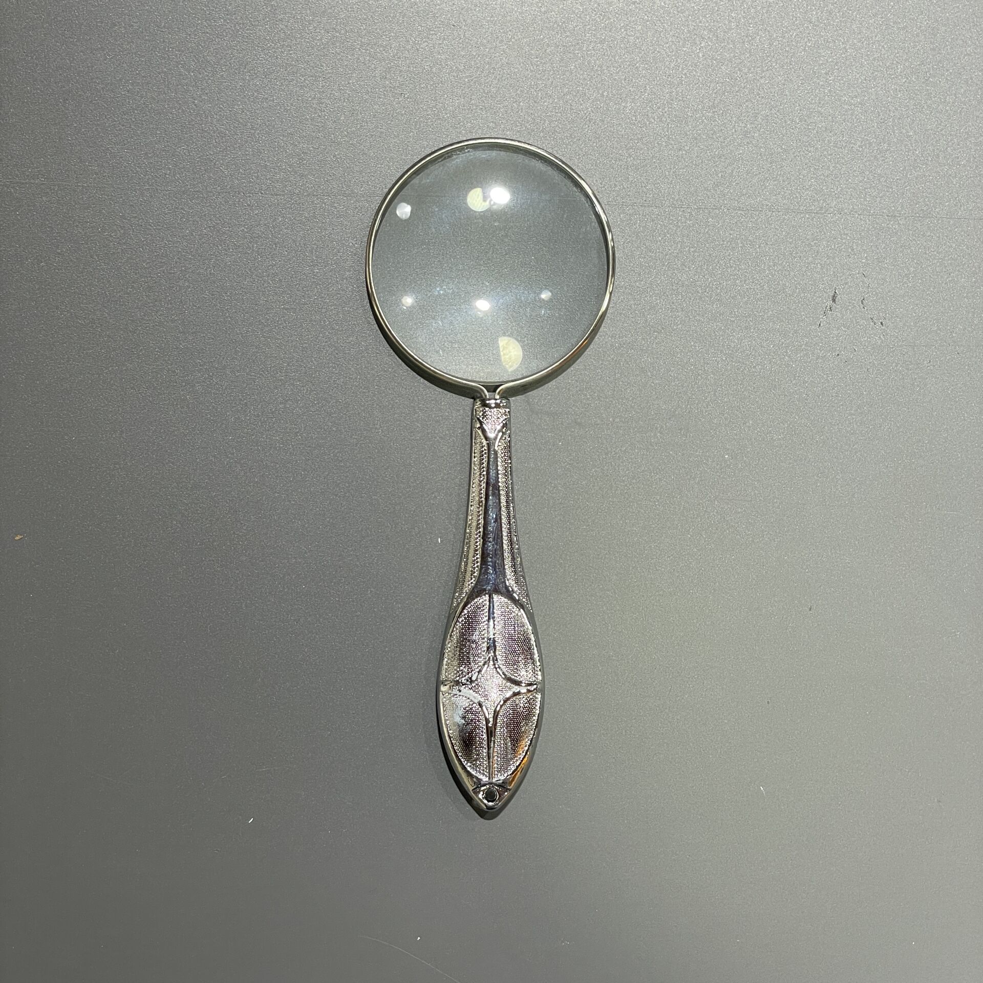 Vera Sanat Gümüş Renkli İşlemeli Saplı El Büyüteci MG18155-7